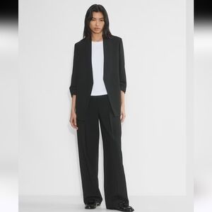 Softly structured slim-fit open-front blazer

POWER BLAZER | Aritzia
